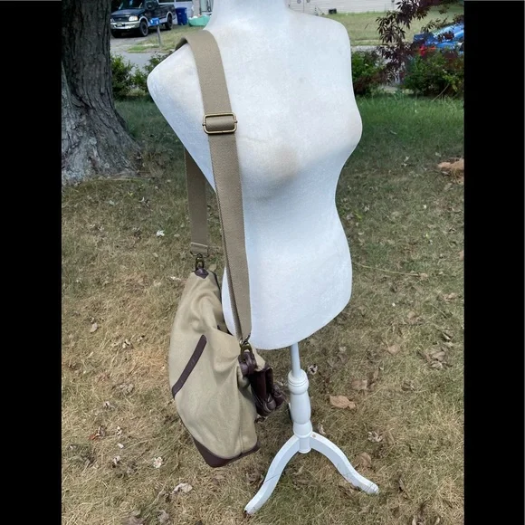 Vera Wang’s Simply Vera Canvas Fold Over Crossbody Hobo Shoulder Bag